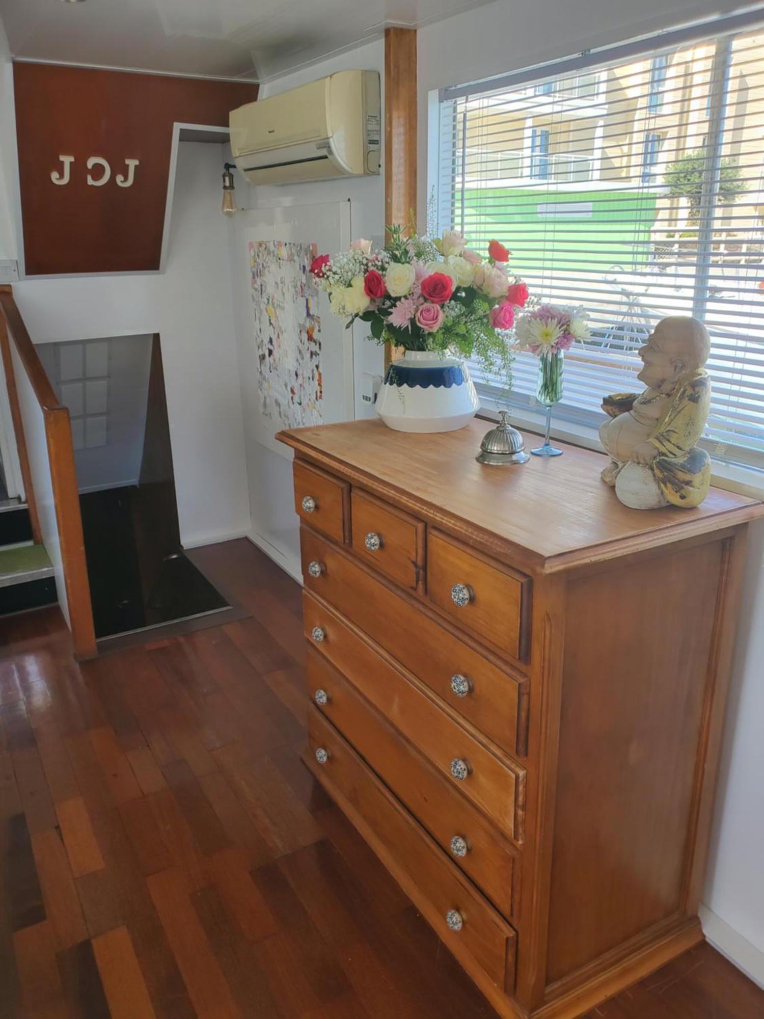 Jasmine Coral Jay Boutique Boatel Ocean Village Gibraltar Eksteriør billede