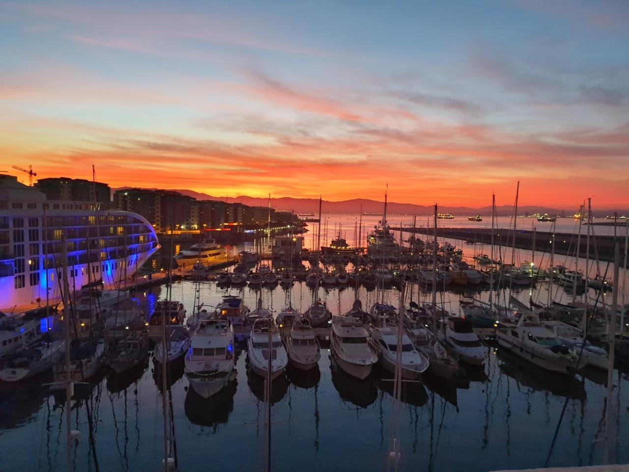 Jasmine Coral Jay Boutique Boatel Ocean Village Gibraltar Eksteriør billede