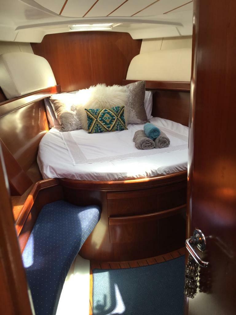 Jasmine Coral Jay Boutique Boatel Ocean Village Gibraltar Eksteriør billede